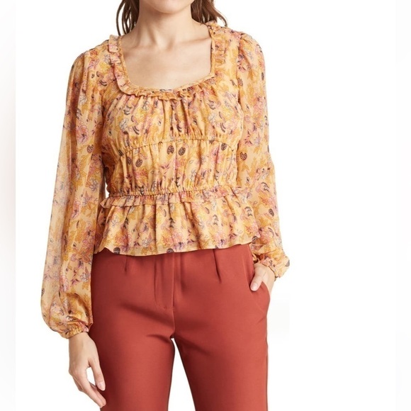 WALTER Baker Myka Floral Tiered Crinkle Chiffon Top - Size Medium, NWT - Picture 2 of 7